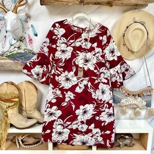 Anthropologie LUNA floral dress w ruffled sleeves and gardenia shabby chic vibe